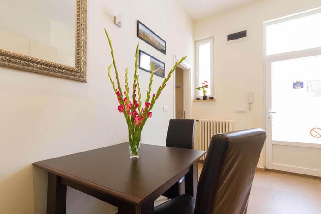 City Break Apartments Chic And Luxury Beograd Bagian luar foto